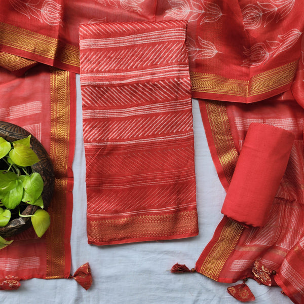 BHUMI-Pure Maheshwari Thread Shibori Red Top And Plain Cotton Red Bottom And Red Dupatta Suit