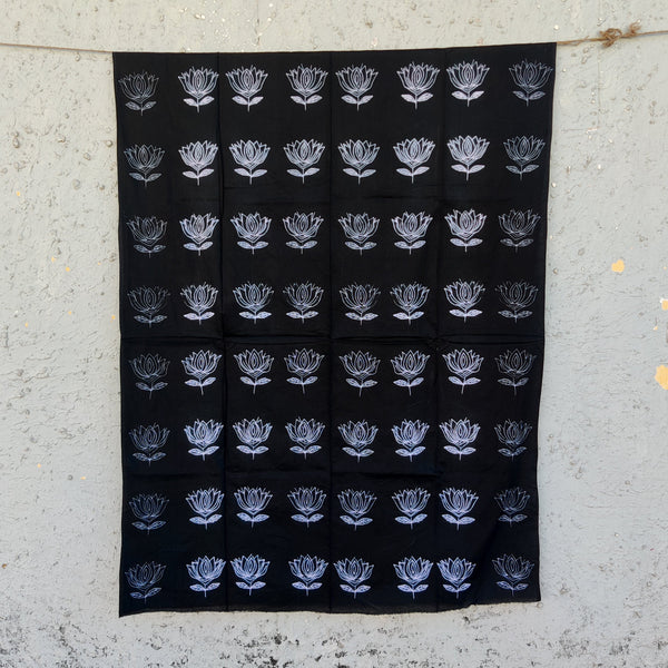 ( Precut 2.60 Meter ) Pin Shibori Navy Black With White Lotus Motif Tie And Dye Fabric