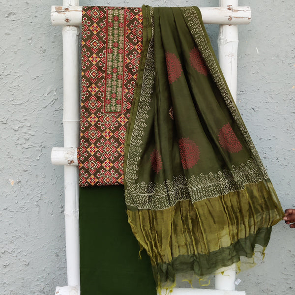 ALIA - Pure Cotton Screenprinted Top With Plain Bottom And Satin Printed Dupatta Green