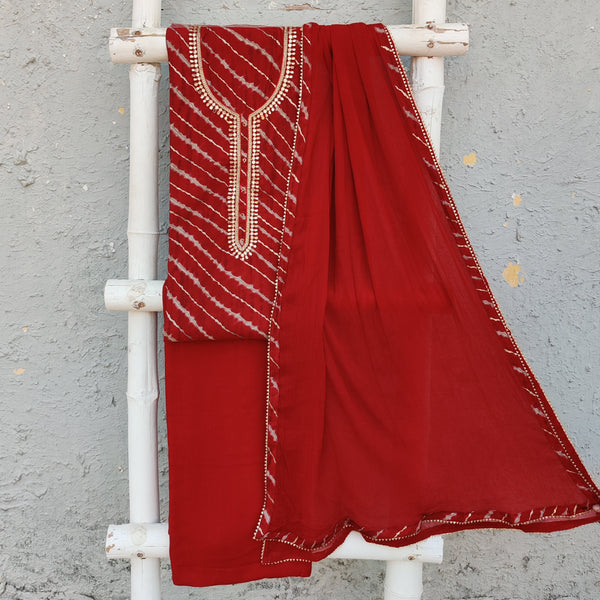 MEHRAMA - Red Cotton Silk Laheriya Digital Print Top With Plain Rayon Bottom And A Chiffon Dupatta