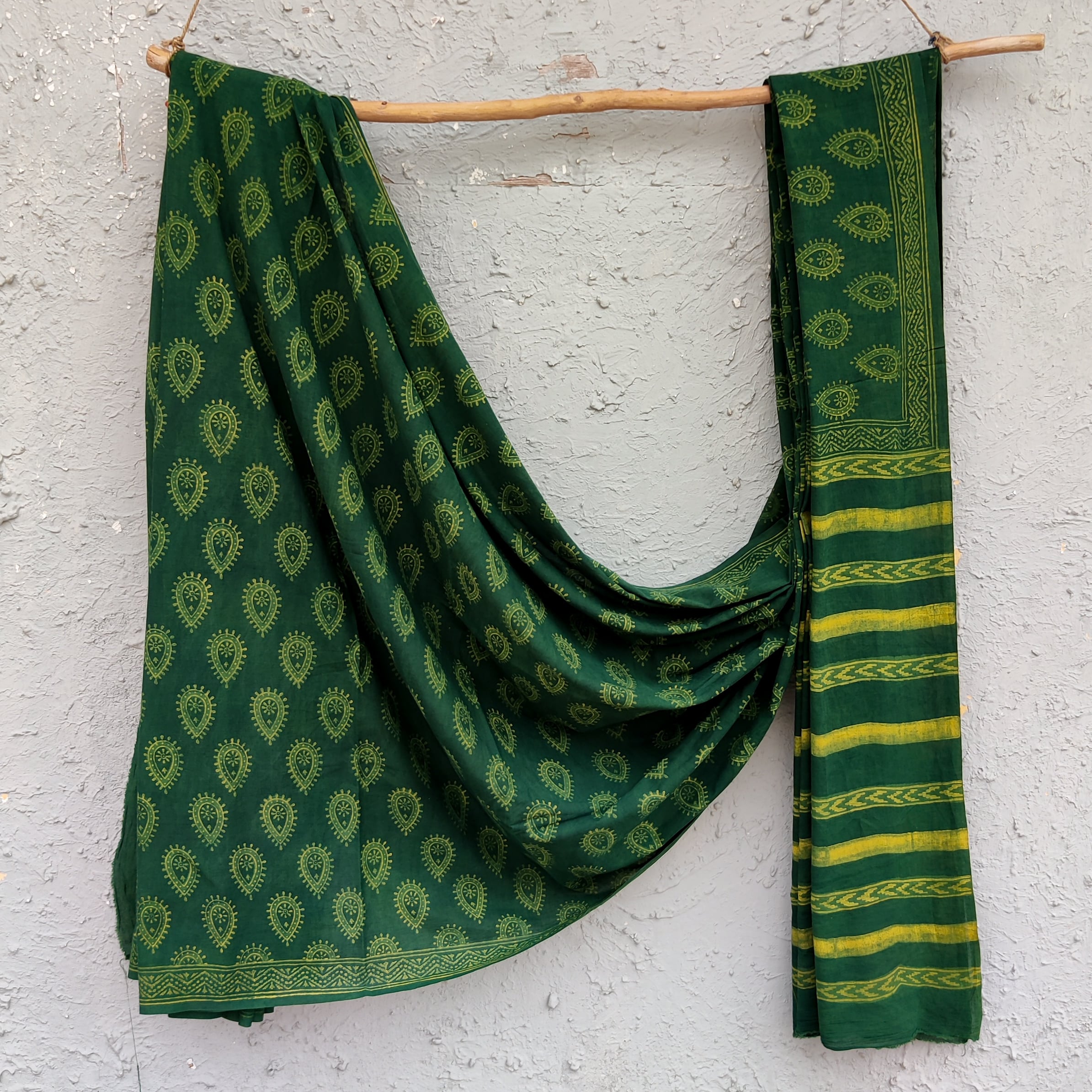 MOHINI - Pure Cotton Dark Green Dabu Akola Hand Block Print Saree ...